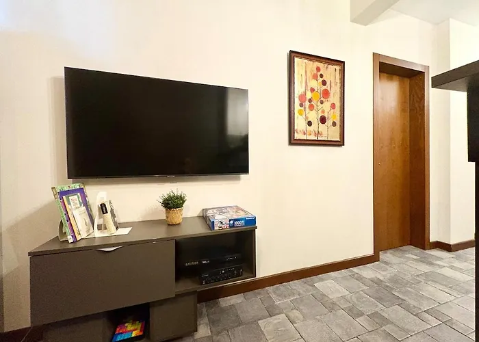 Boutique 2 Bedroom Apartment *